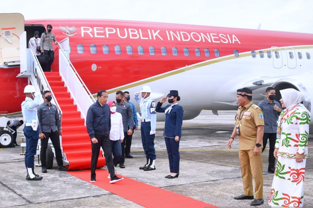 Jokowi dan Ibu tiba di Kaltara meninjau Kalimantan Industrial Park