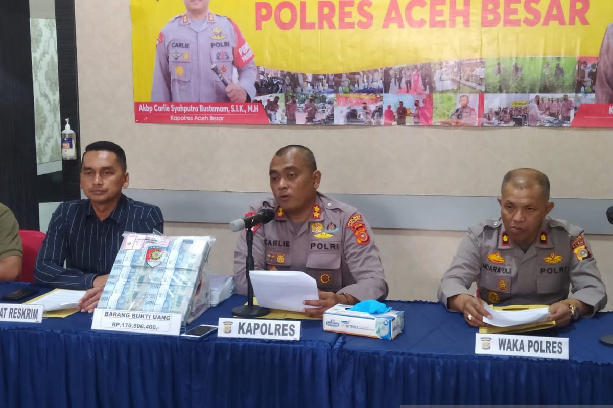 Diduga korupsi, keuchik di Pulo Aceh kembalikan kerugian negara Rp170,5 juta ke polisi