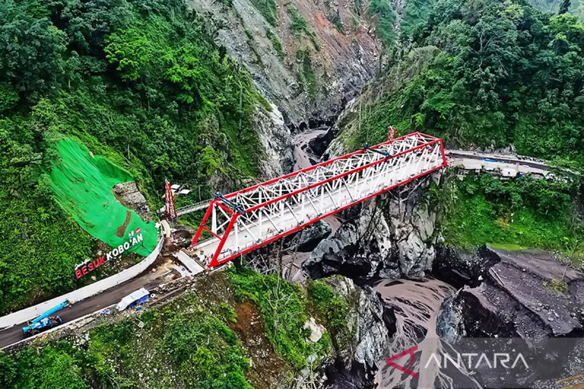 Jembatan Gladak Perak Lumajang dipastikan selesai sebelum Lebaran 2023