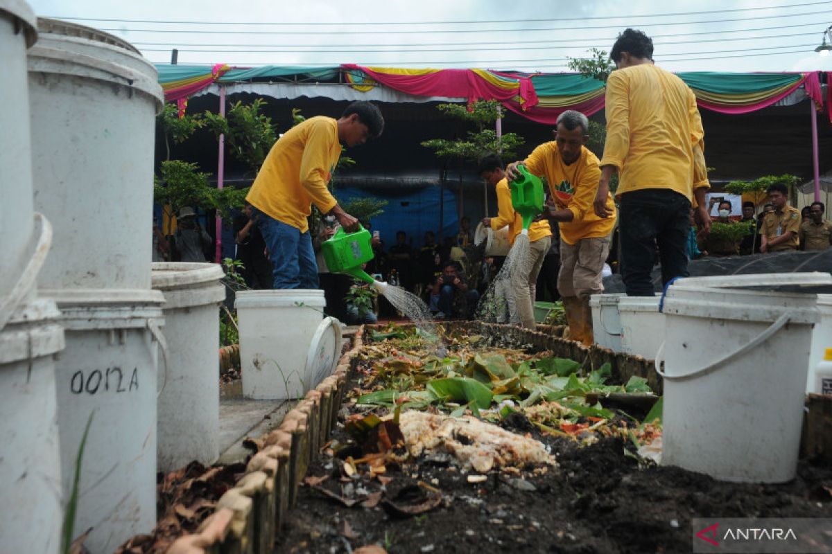 Mendulang emas hitam dari ruang dapur