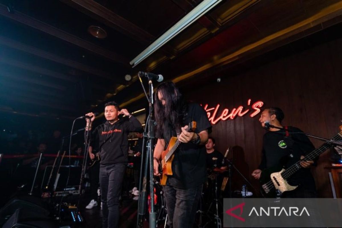 Lirik lagu "Main Hati" oleh Andra and The Backbone