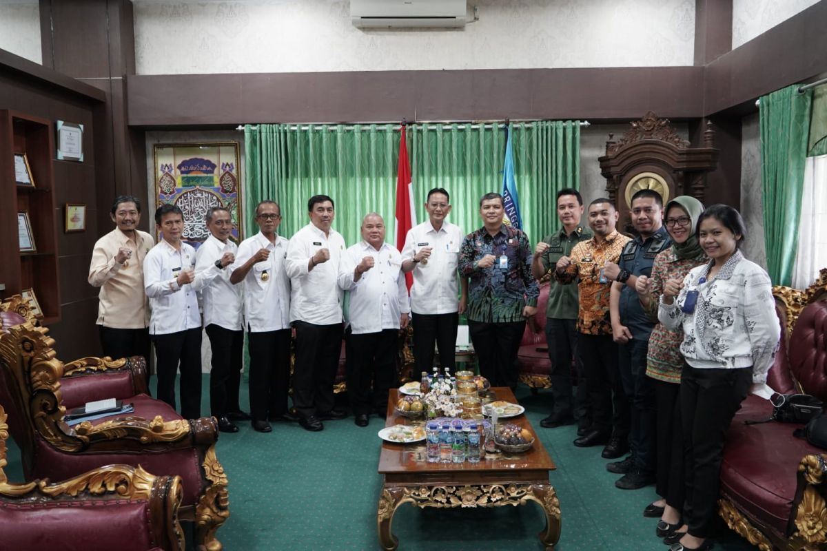 Pj Bupati Pringsewu terima kunjungan Kepala Divisi Keimigrasian Kanwil Kemenkumham Lampung