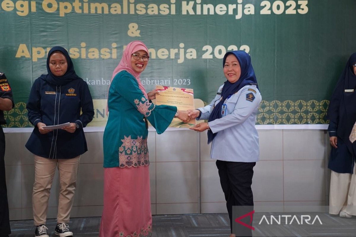 Kanwil Kemenkumham Riau raih penghargaan terbaik I Pengamanan BMN dari KPKNL Pekanbaru