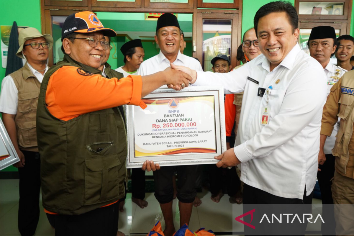 Pemkab Bekasi menerima bantuan dana siap pakai BNPB