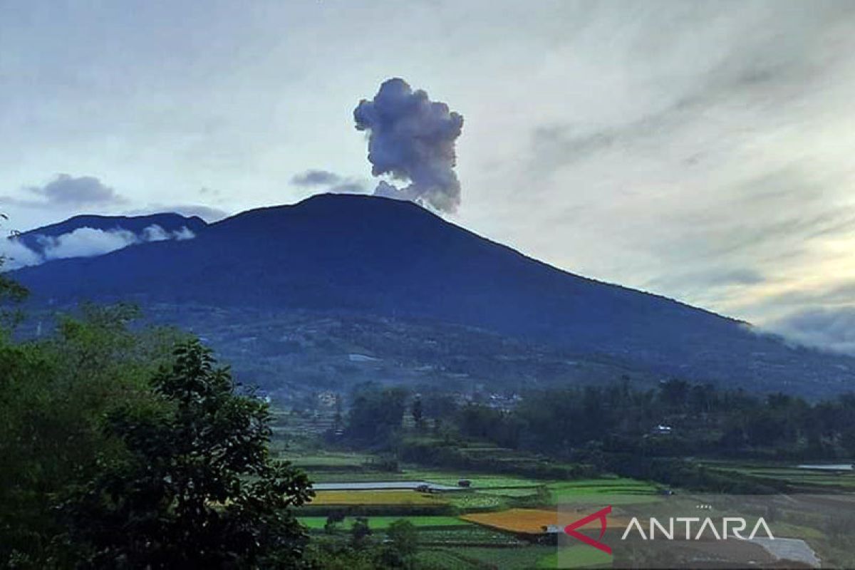 Meski aktivitas Gunung Marapi menurun, PVMBG: Warga tetap waspada