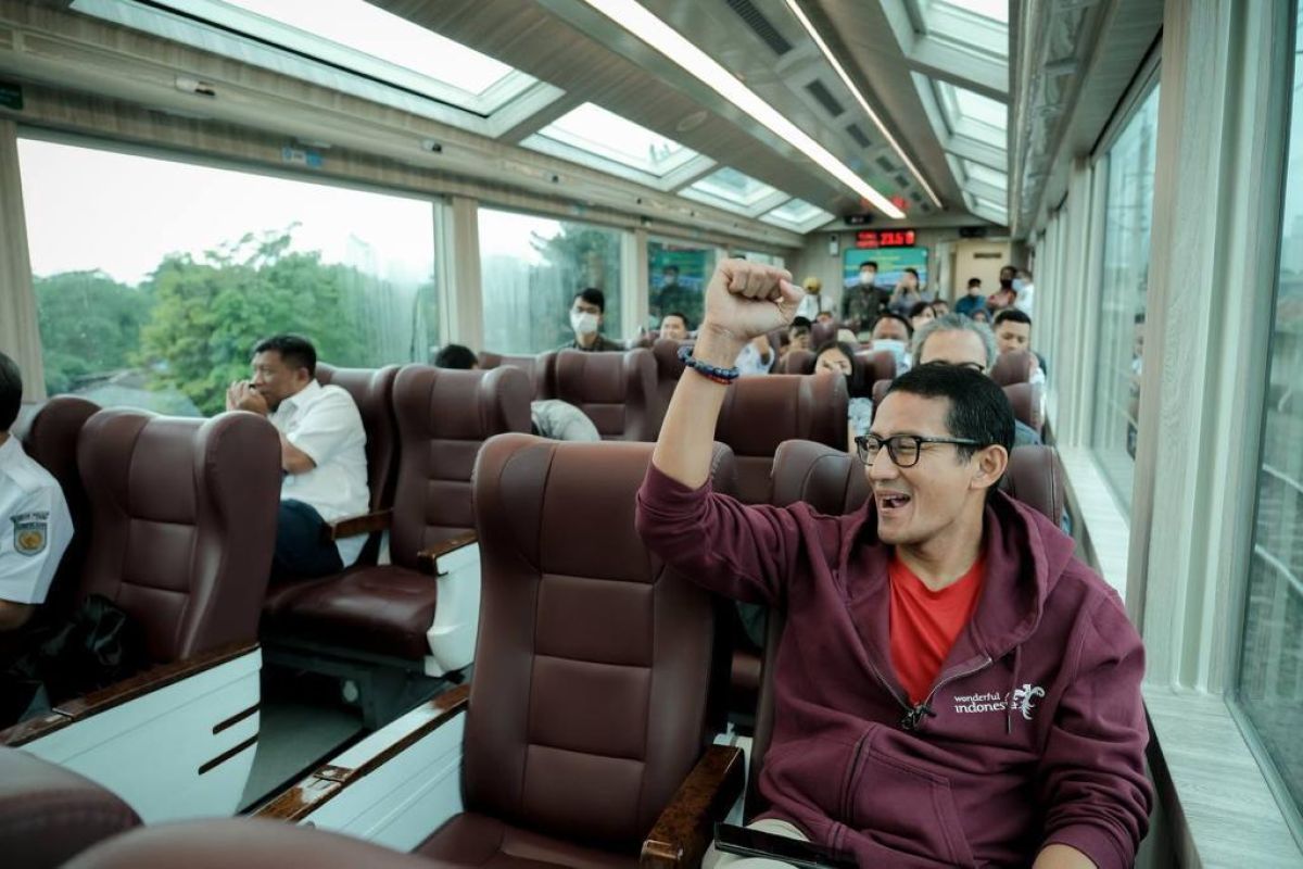 Sandiaga Uno gunakan kereta panoramic untuk kunjungan kerja