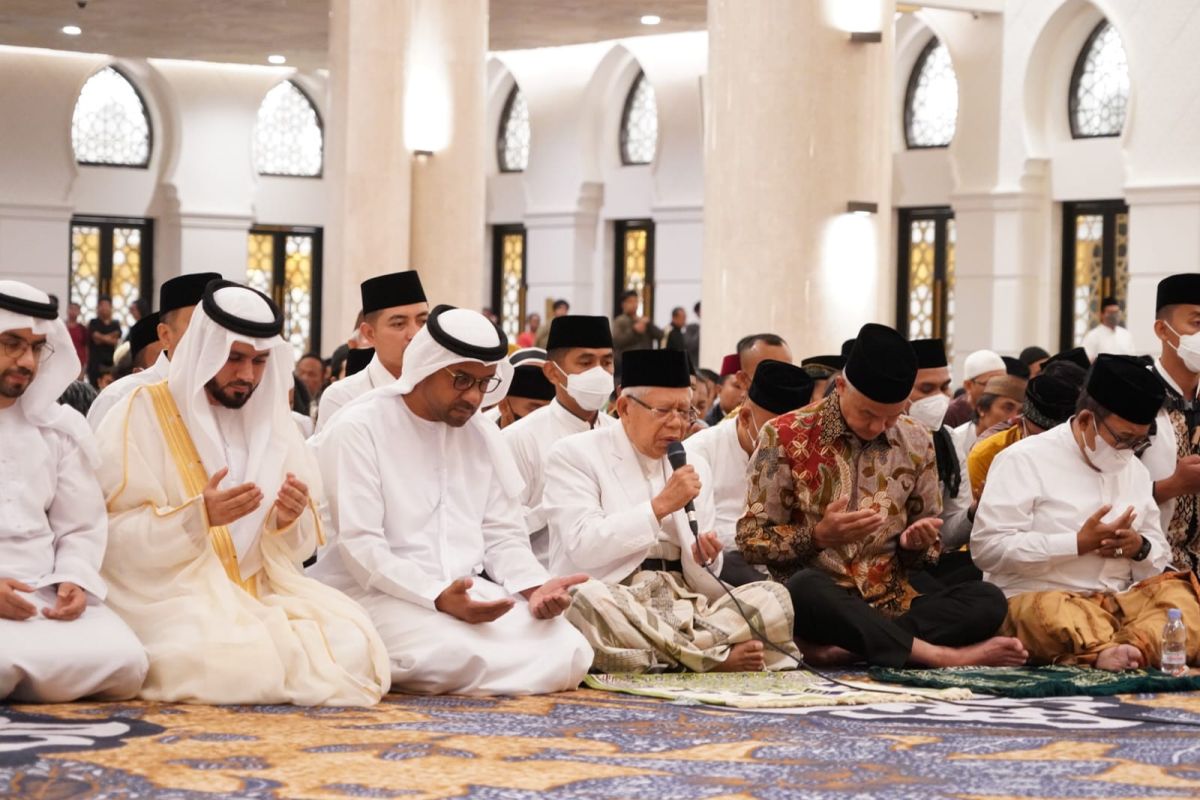 Wapres laksanakan shalat Subuh berjamaah di Masjid Raya Sheikh Zayed Surakarta