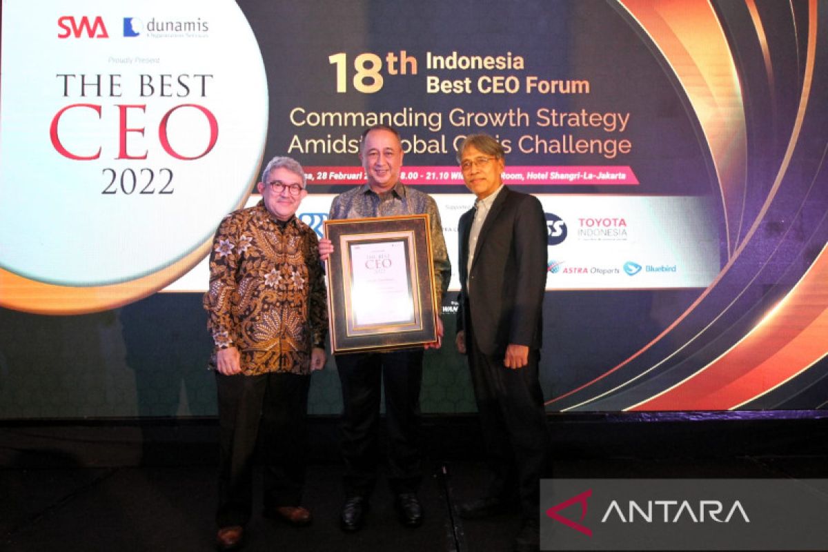 Direktur Utama BNI raih penghargaan The Best CEO with Distinction 2022