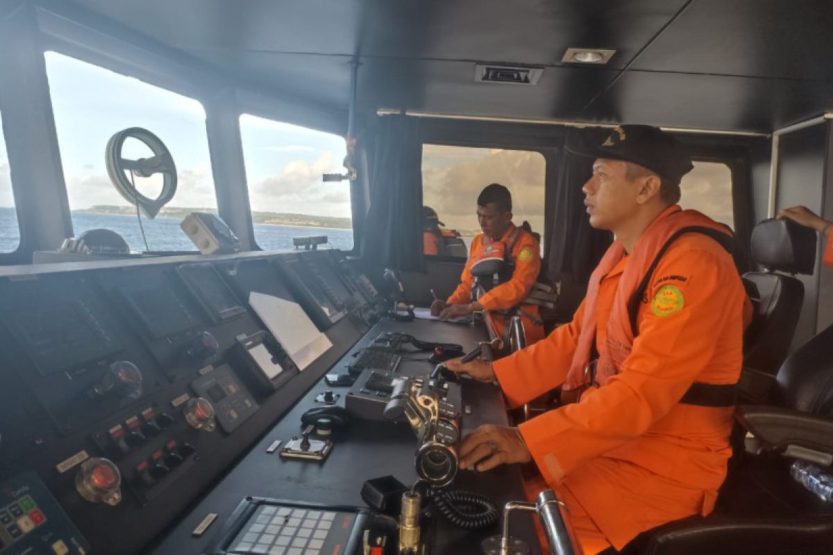 Basarnas cari 10 penumpang KM Linggar Petak 89 di Samudera Hindia