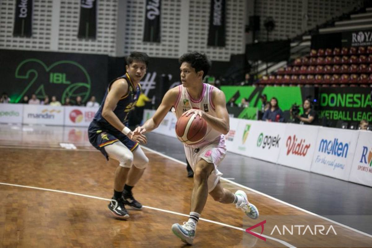 West Bandits Solo kembali menang atas Elang Pasific 74-63