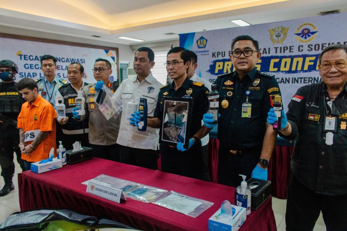 Bea Cukai Soekarno-Hatta dan Polda Metro Jaya Ungkap Penyelundupan Narkotika melalui Barang Penumpang