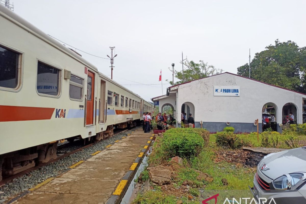 Stasiun Pauh Lima kembali layani kereta penumpang setelah 44 tahun vakum