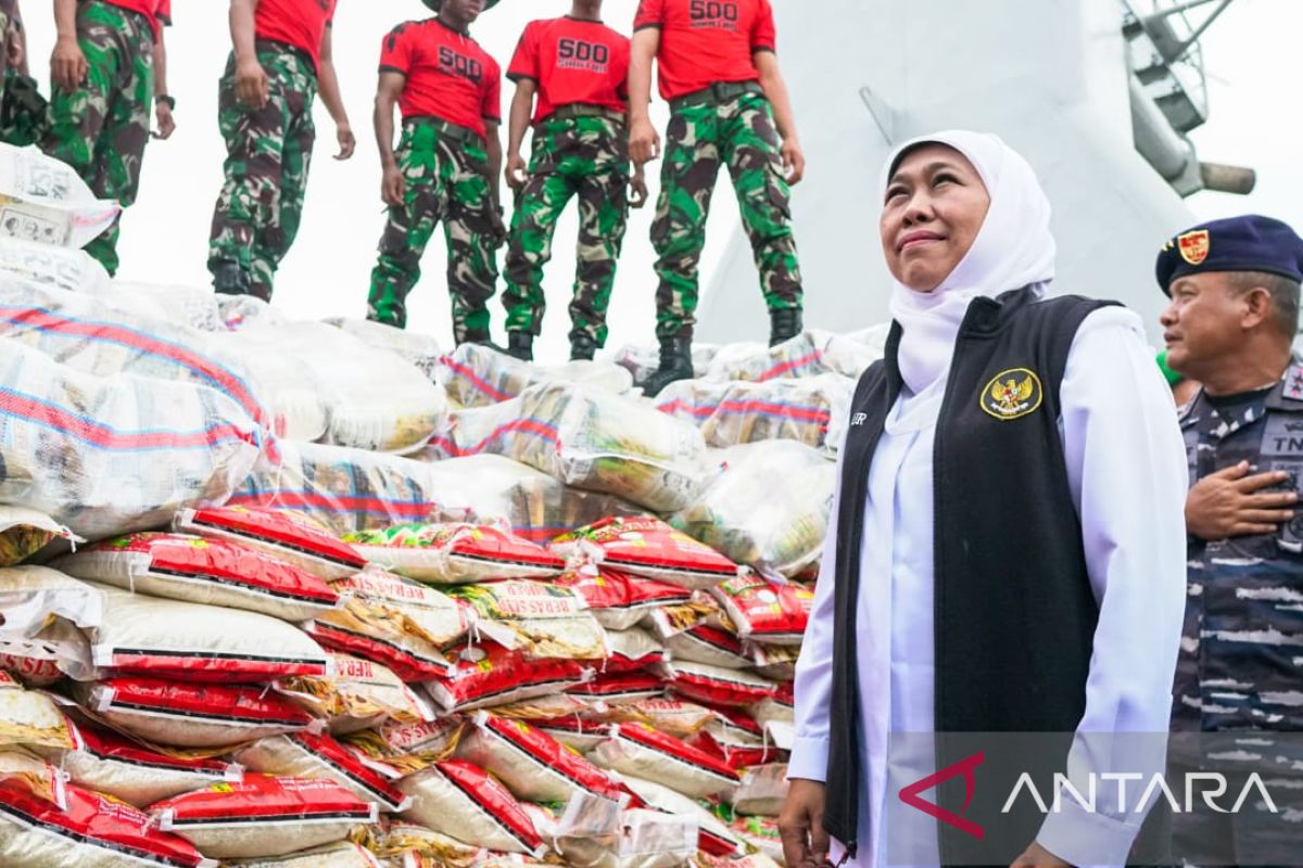 Forkopimda Jatim bantu logistik ke Kepulauan Masalembu pakai kapal perang