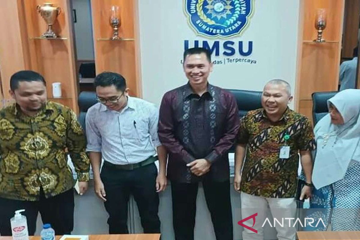 Dr Irjen Pol Dadang Hartanto terima  SK Pengangkatan Guru Besar UMSU