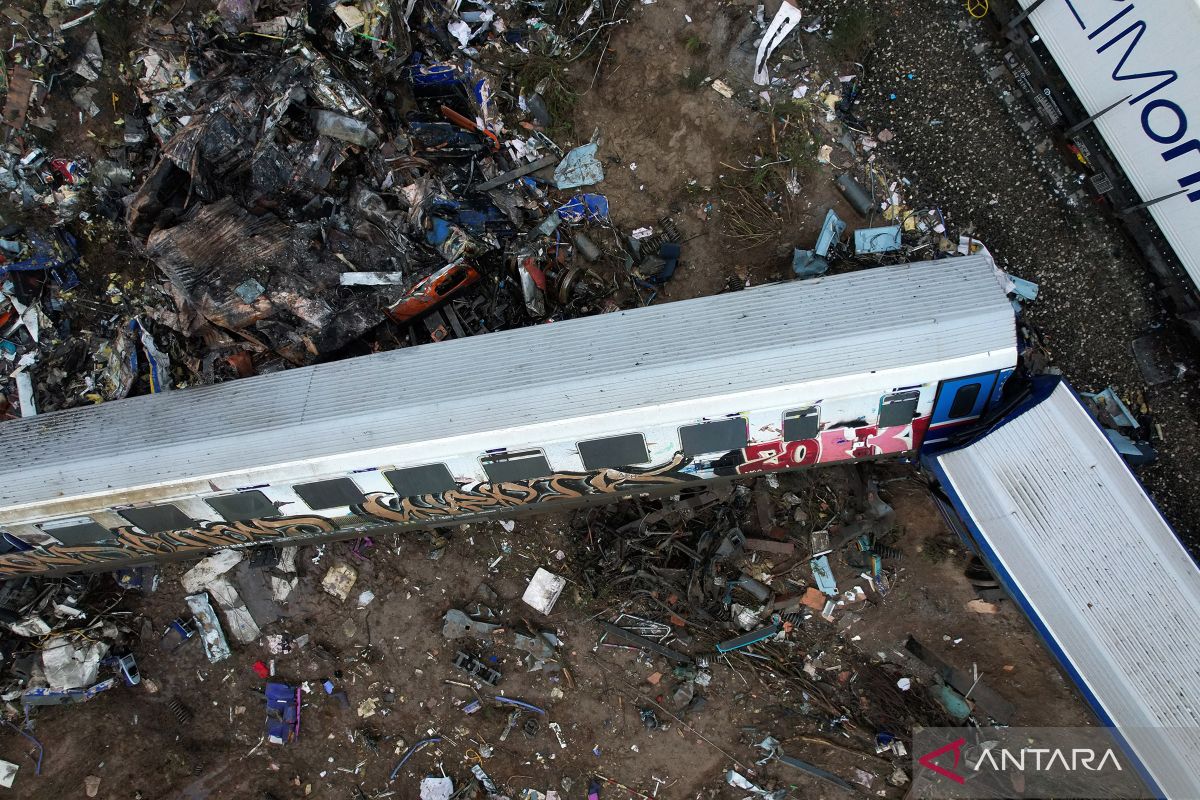 Penyelamatan korban tabrakan kereta Yunani terus berlanjut