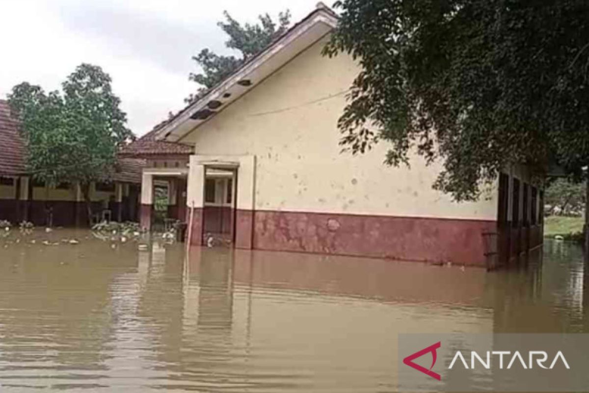 Puluhan sekolah di Kabupaten Bekasi terendam banjir