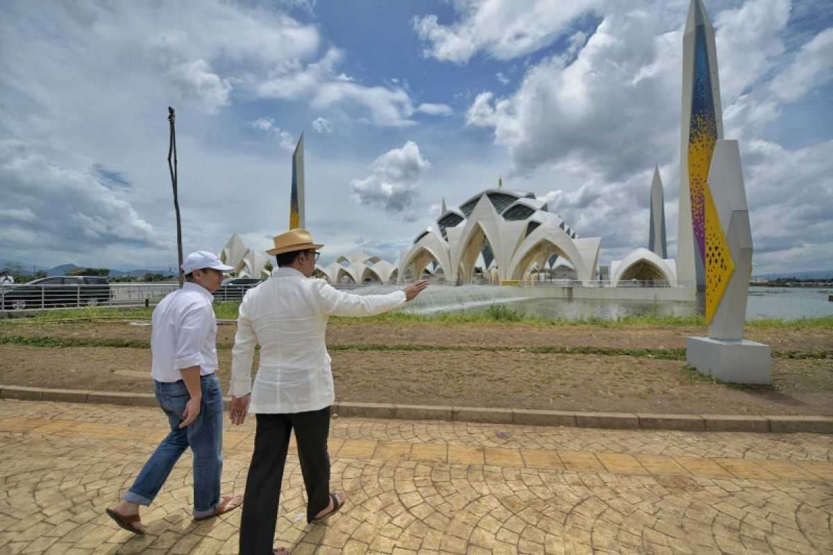 Pemprov Jabar siapkan lahan khusus di seberang Masjid Al Jabbar untuk PKL berjualan