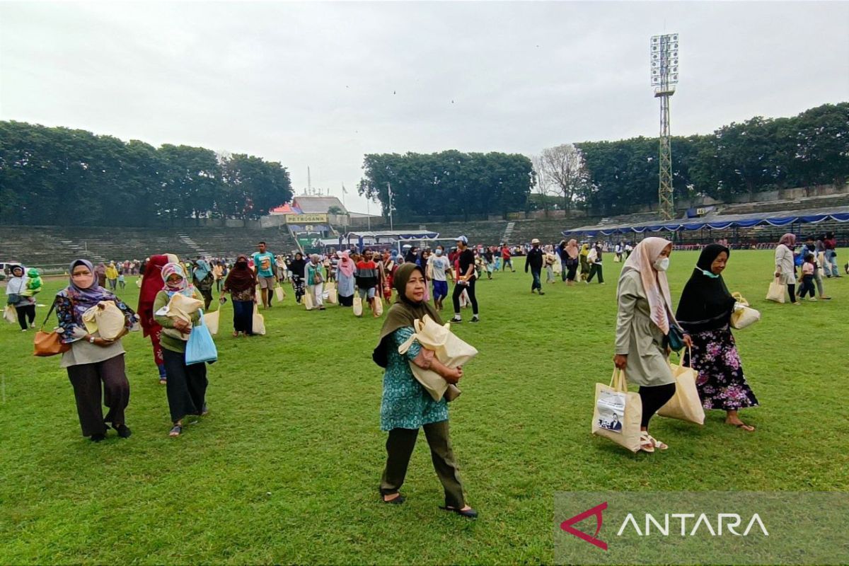 Kementerian BUMN siapkan empat ribu paket sembako murah di lapangan Petrokimia