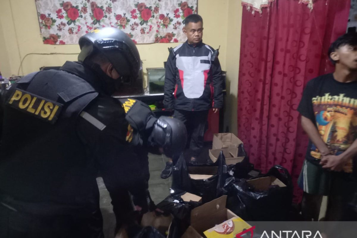 Tim Patroli Presisi gerebek rumah penjualan miras