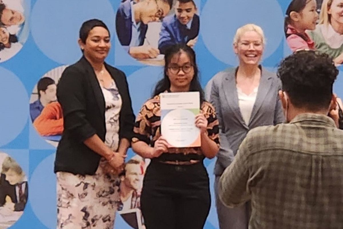 Siswa SMA Mutiara Harapan kembali dapat penghargaan dari Cambridge