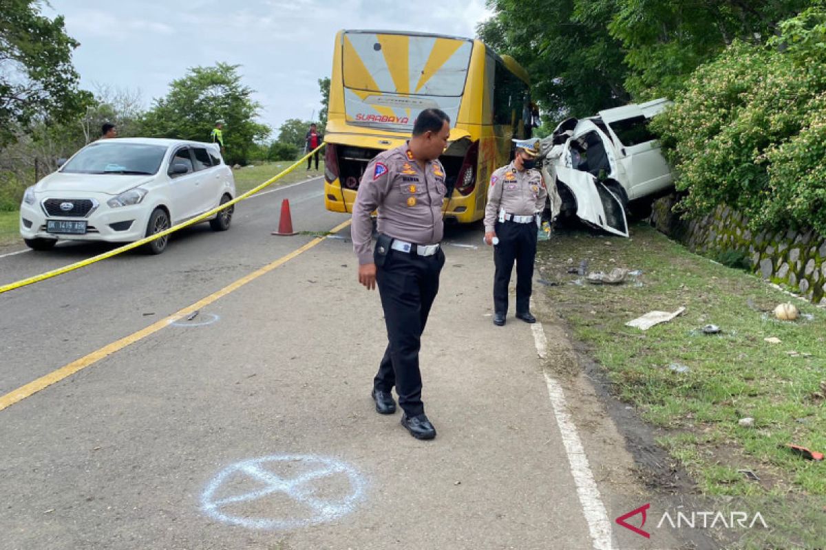 Kecelakaan tewaskan 6 orang di Sumbawa Barat, polisi tetapkan sopir bus sebagai tersangka