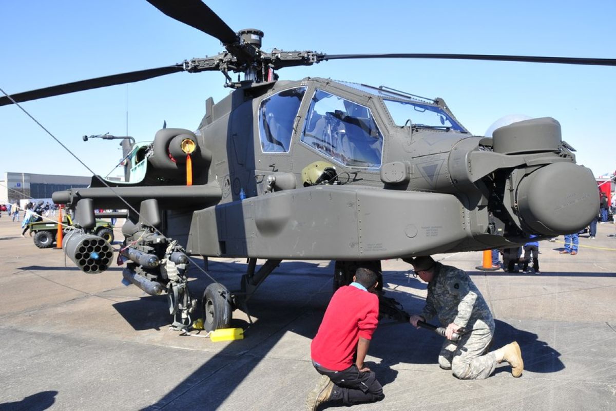 Helikopter Apache Boeing capai 5 juta jam terbang