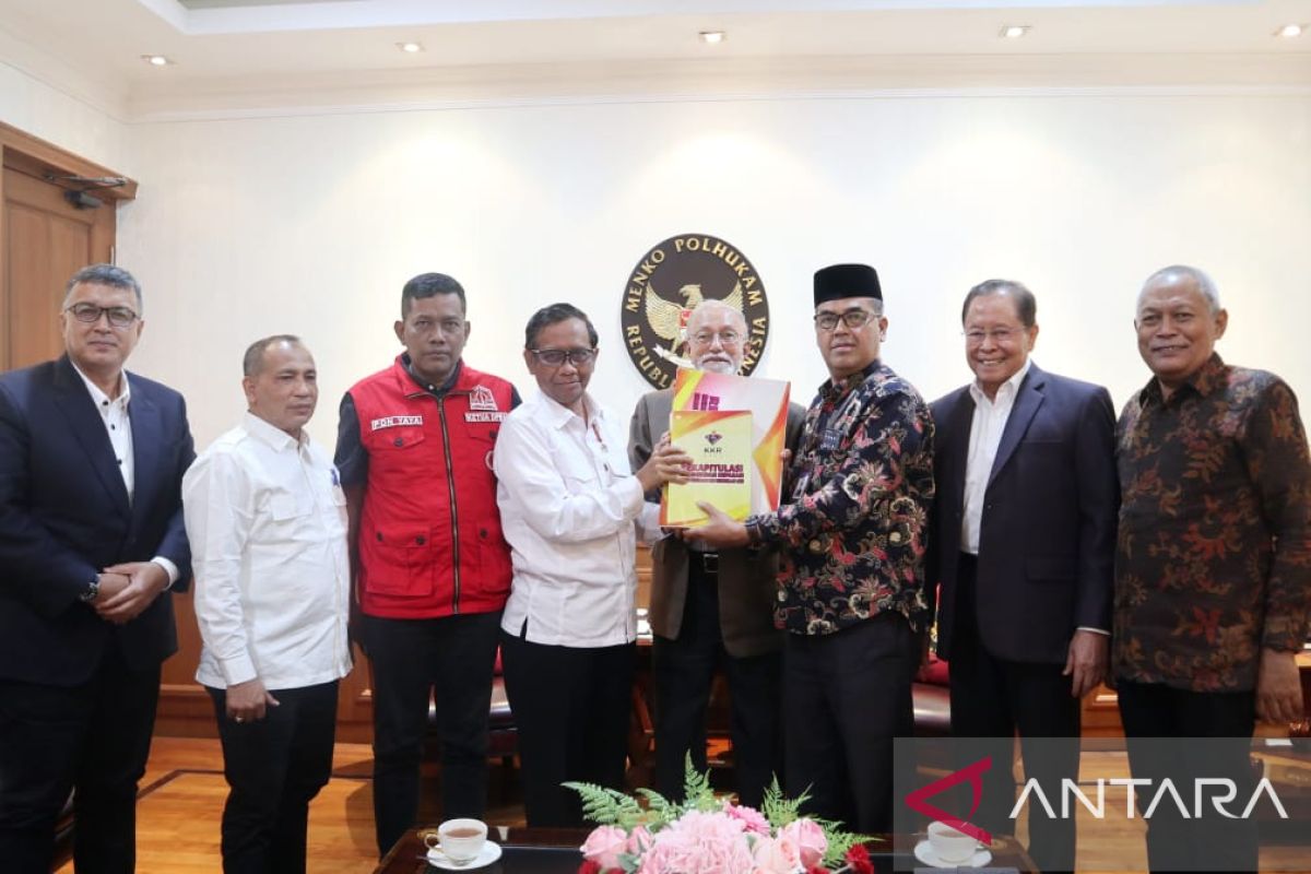 Wali Nanggroe serahkan 5.000 data kasus HAM Aceh ke Mahfud MD, semoga segera ditindakjanjuti negara