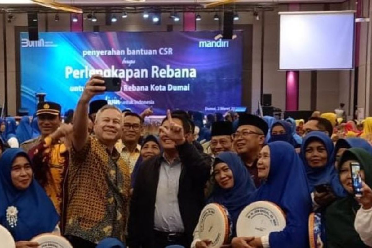 Bank Mandiri serahkan bantuan ke Posyandu dan grup rebana di Riau
