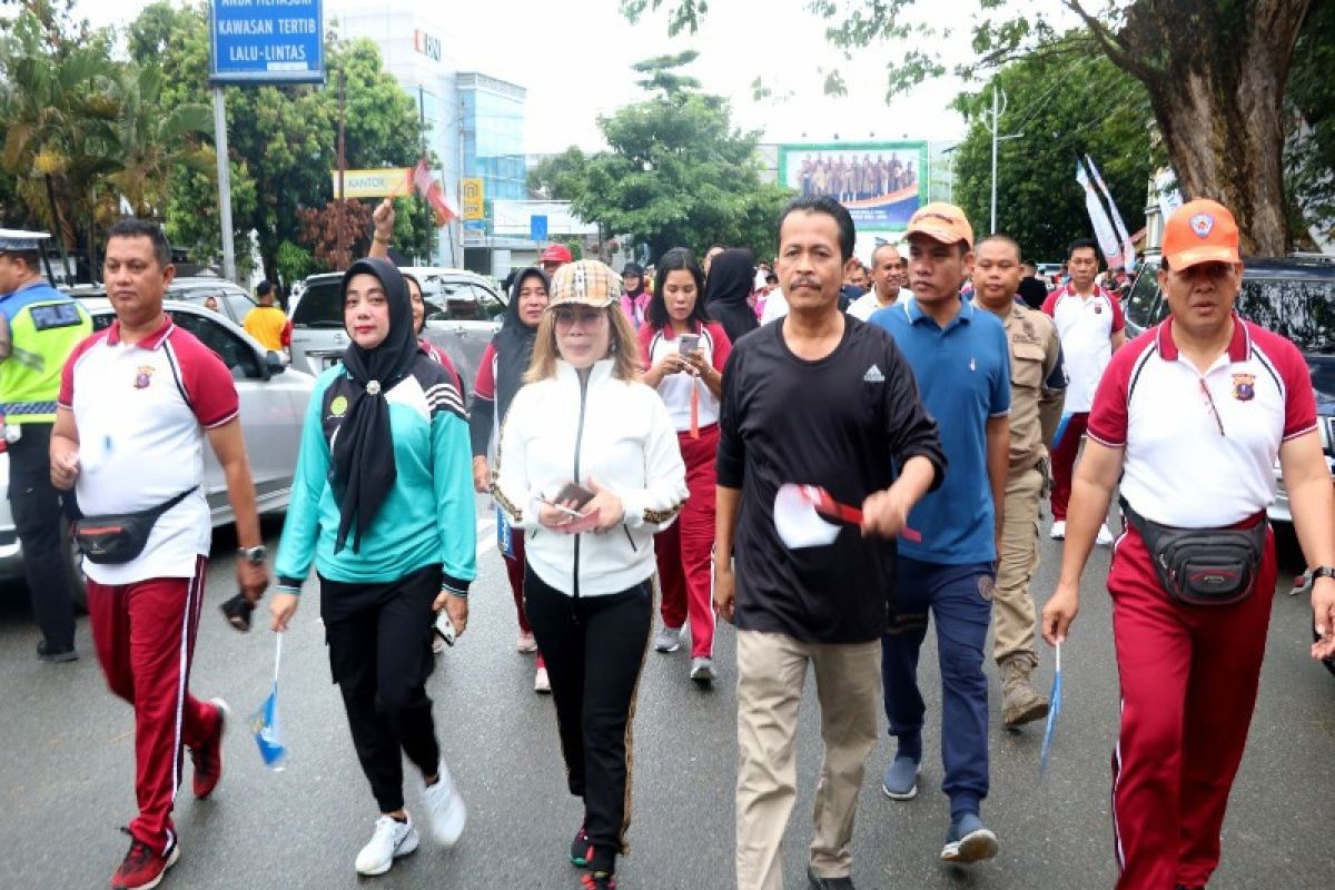 Plt. Sekdako ikut jalan santai deklarasi dukung UMKM KPPN Tebing Tinggi