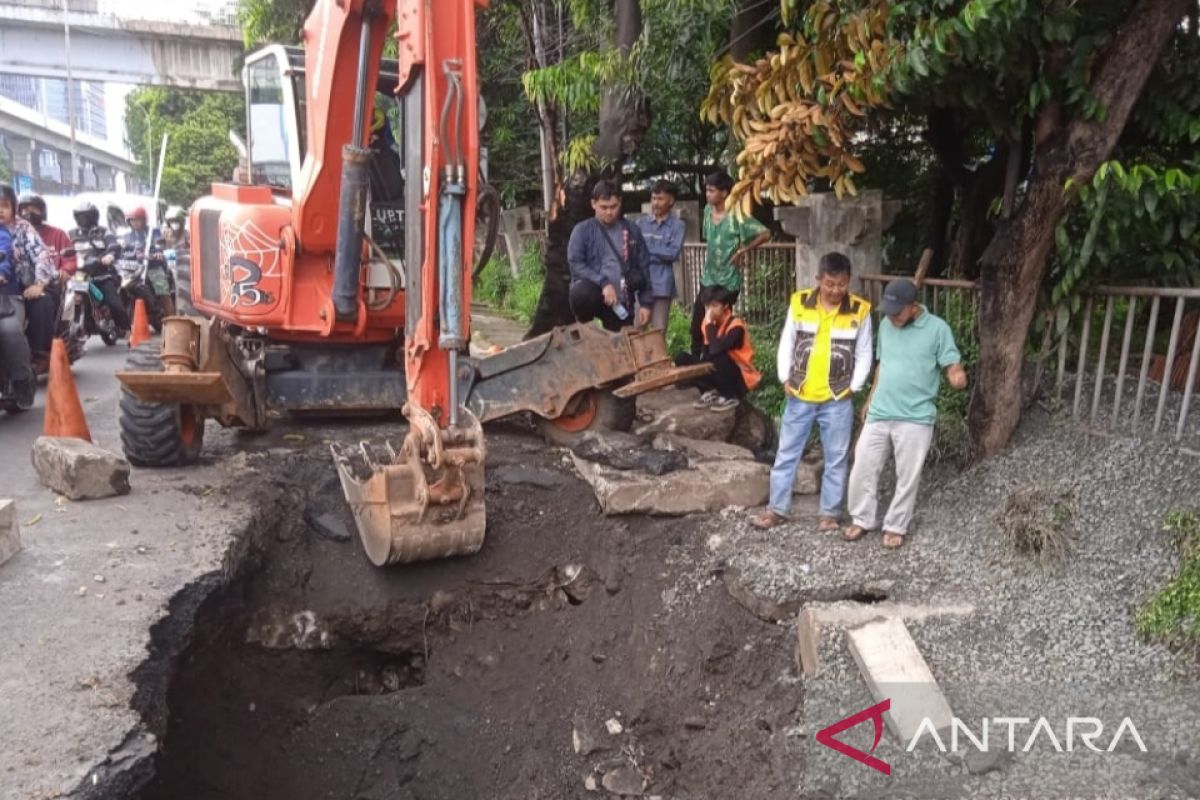 Bina Marga DKI perbaiki jalan amblas karena hujan