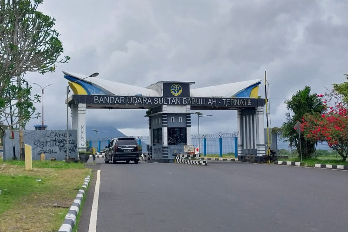 Bandara Baabullah Ternate ambil alih pengelolaan parkir dari pihak ketiga