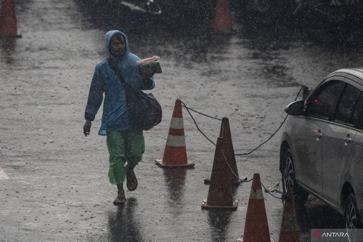 BMKG perkirakan hujan deras di Jakarta Sabtu siang