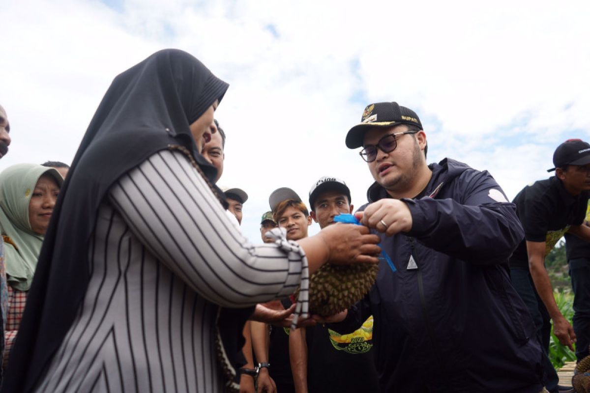 Bupati Kediri promosikan durian Medowo