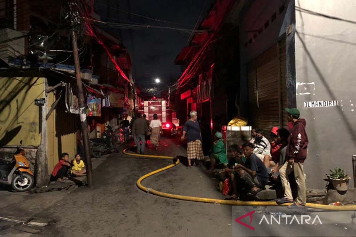 PMI Jakarta Utara tampung 268 pengungsi kebakaran Depo Plumpang