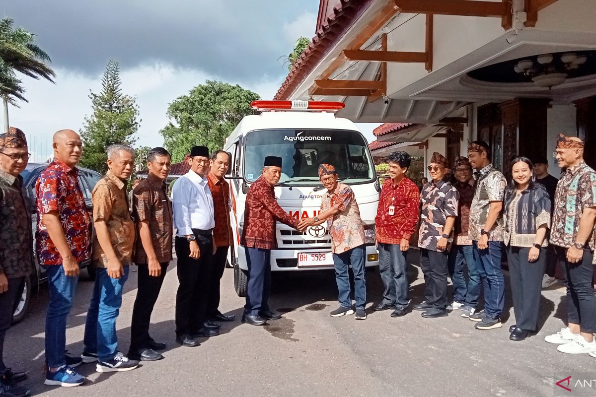 Agung Toyota donasikan satu unit ambulans untuk Provinsi Jambi
