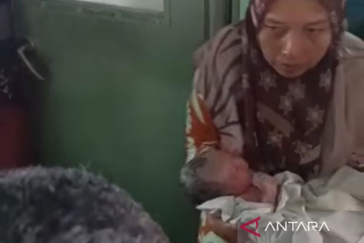 Bayi lahir di kapal penyeberangan di Bengkalis