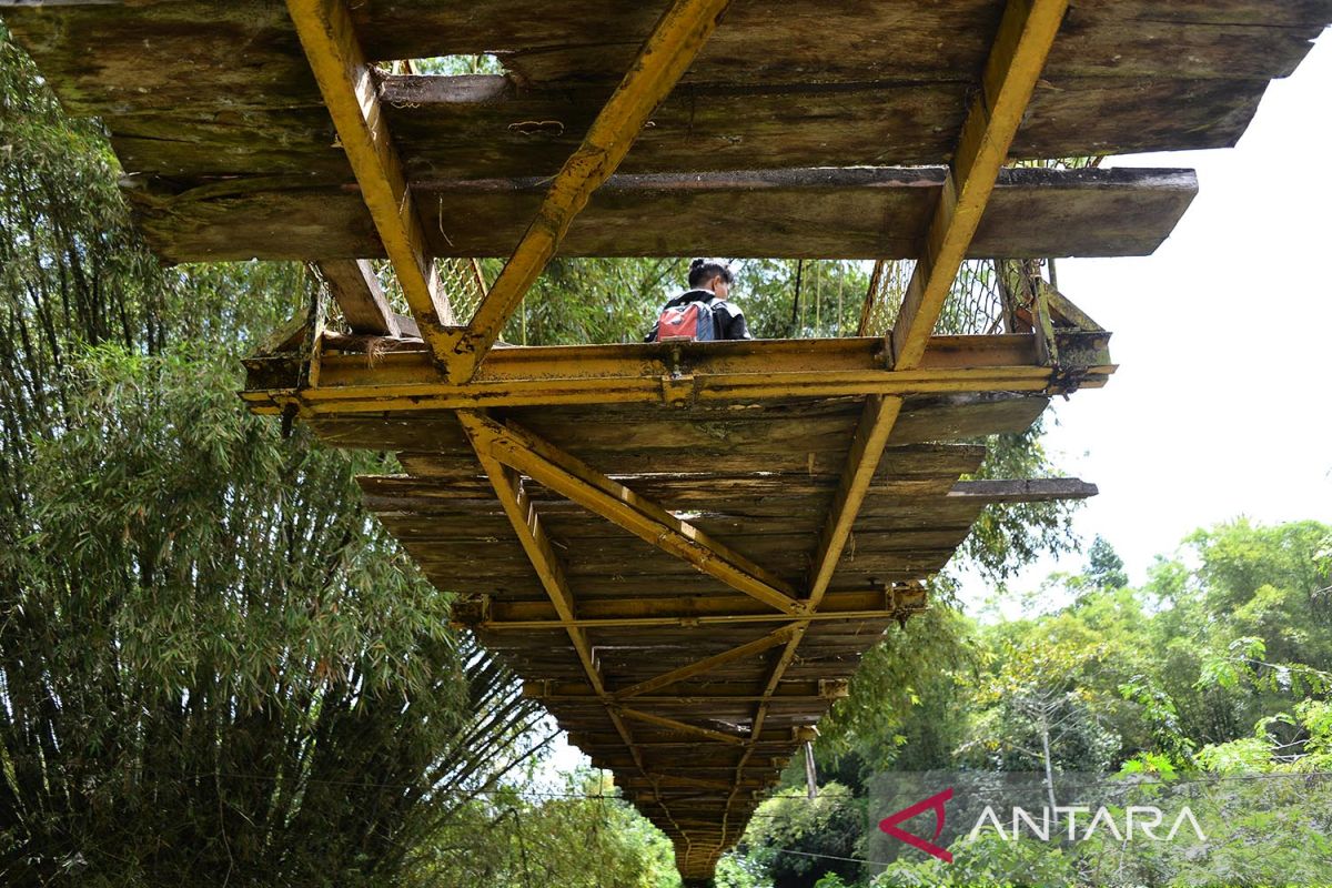 FOTO - Jembatan gantung mengancam keselamatan di Aceh Besar