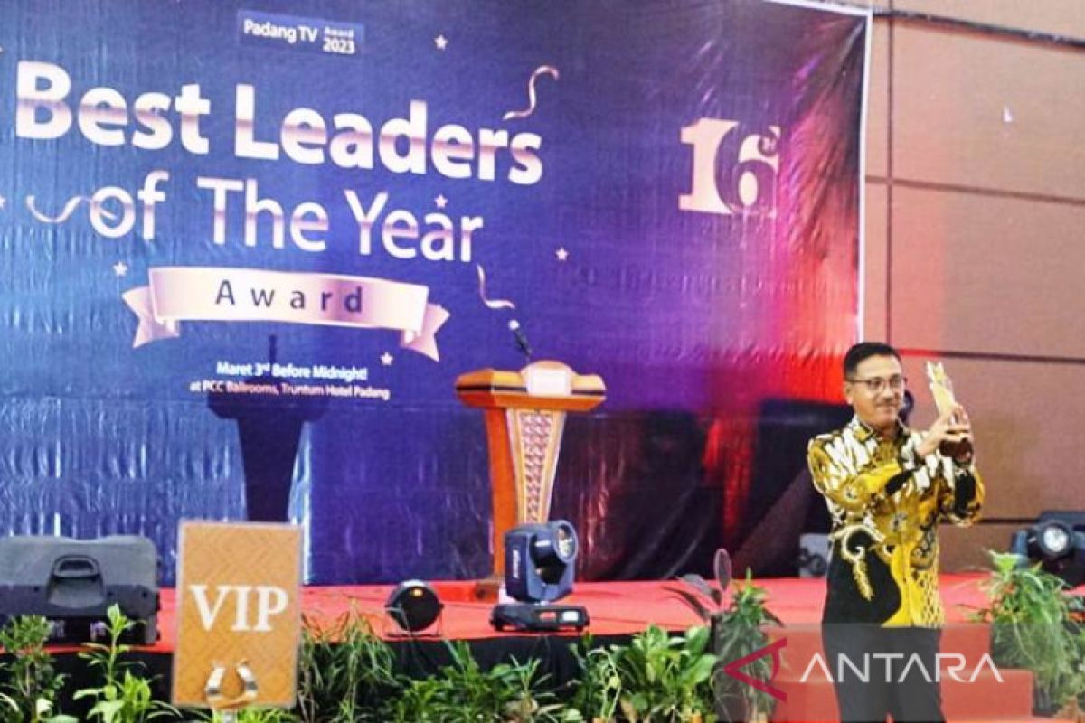 Khairunas dianugerahi Best Leader of The Year Award 2023