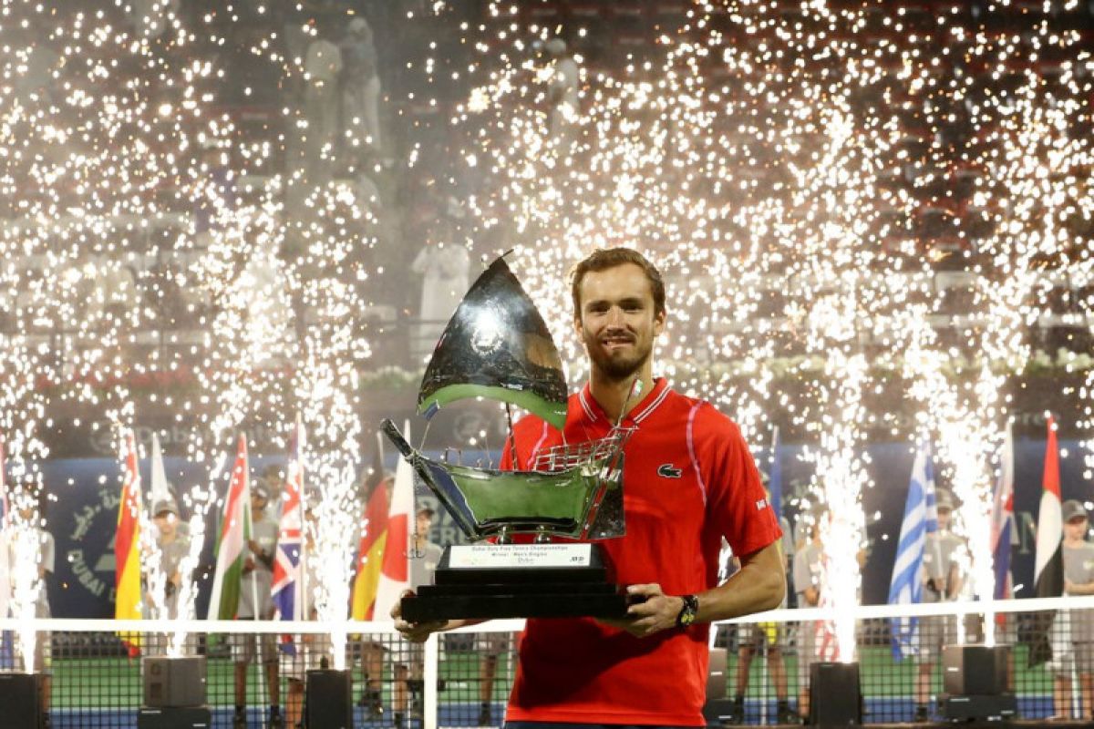 Tiga pekan tiga gelar, petenis Medvedev juara di Dubai