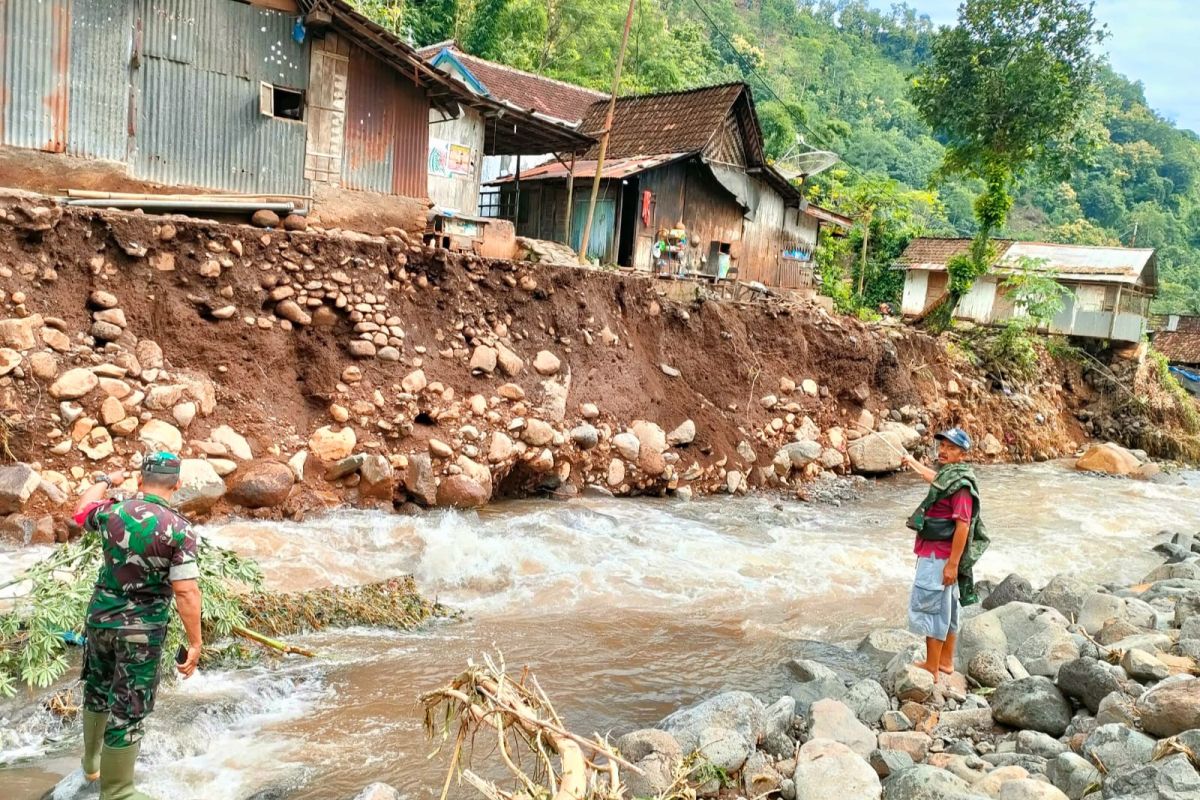 Situbondo gunakan dana BTT untuk perbaiki infrastruktur terdampak banjir