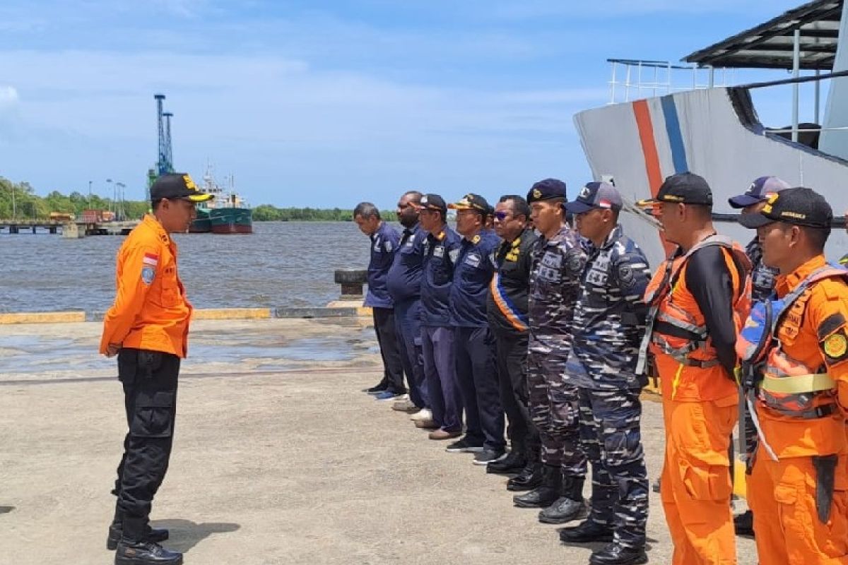 Tim SAR gabungan evakuasi kapal Vivie Rae II Perairan Arafuru
