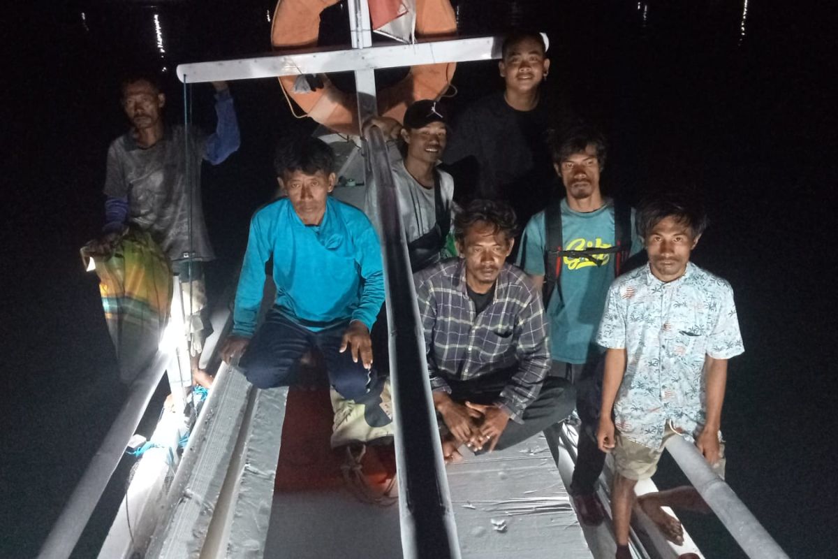 Tim SAR selamatkan ABK KM Baruna Jaya tenggelam di laut Lombok