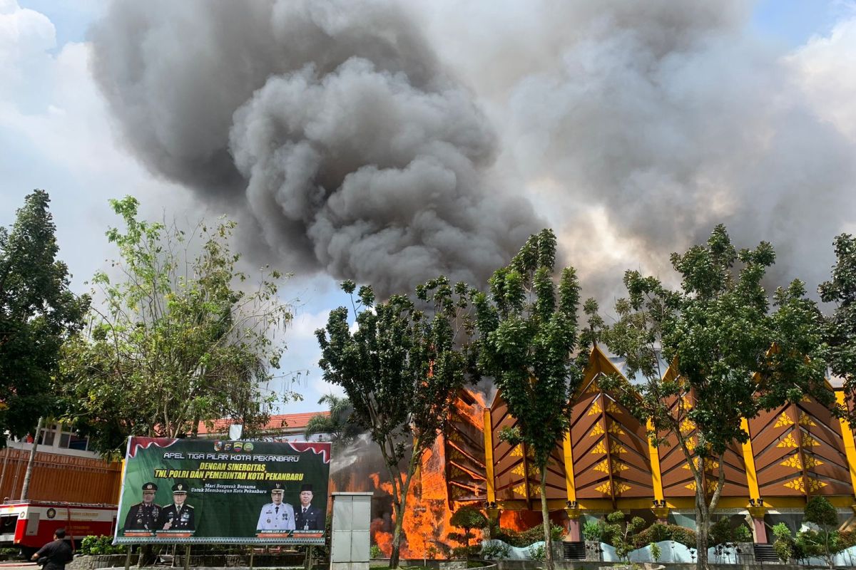 Mal Pelayanan Publik Pekanbaru terbakar sehari sebelum perayaan ulang tahunnya