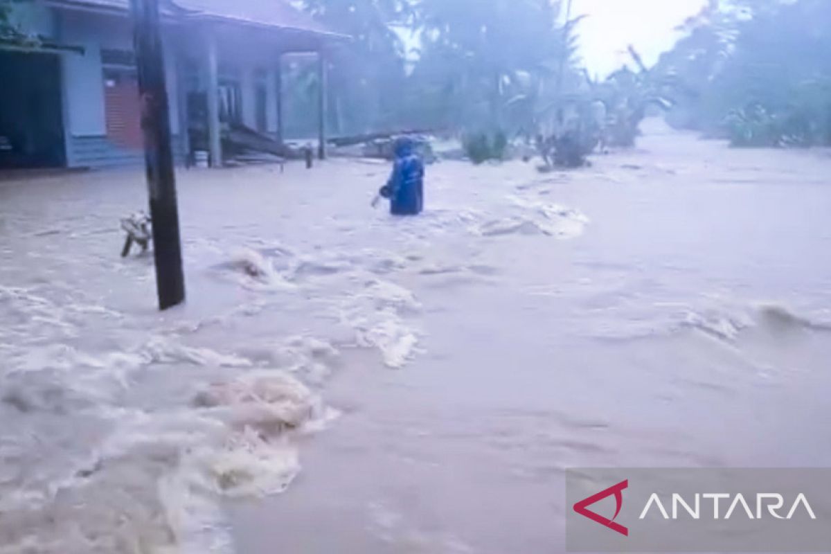 Hujan deras, empat desa di Natuna terendam banjir