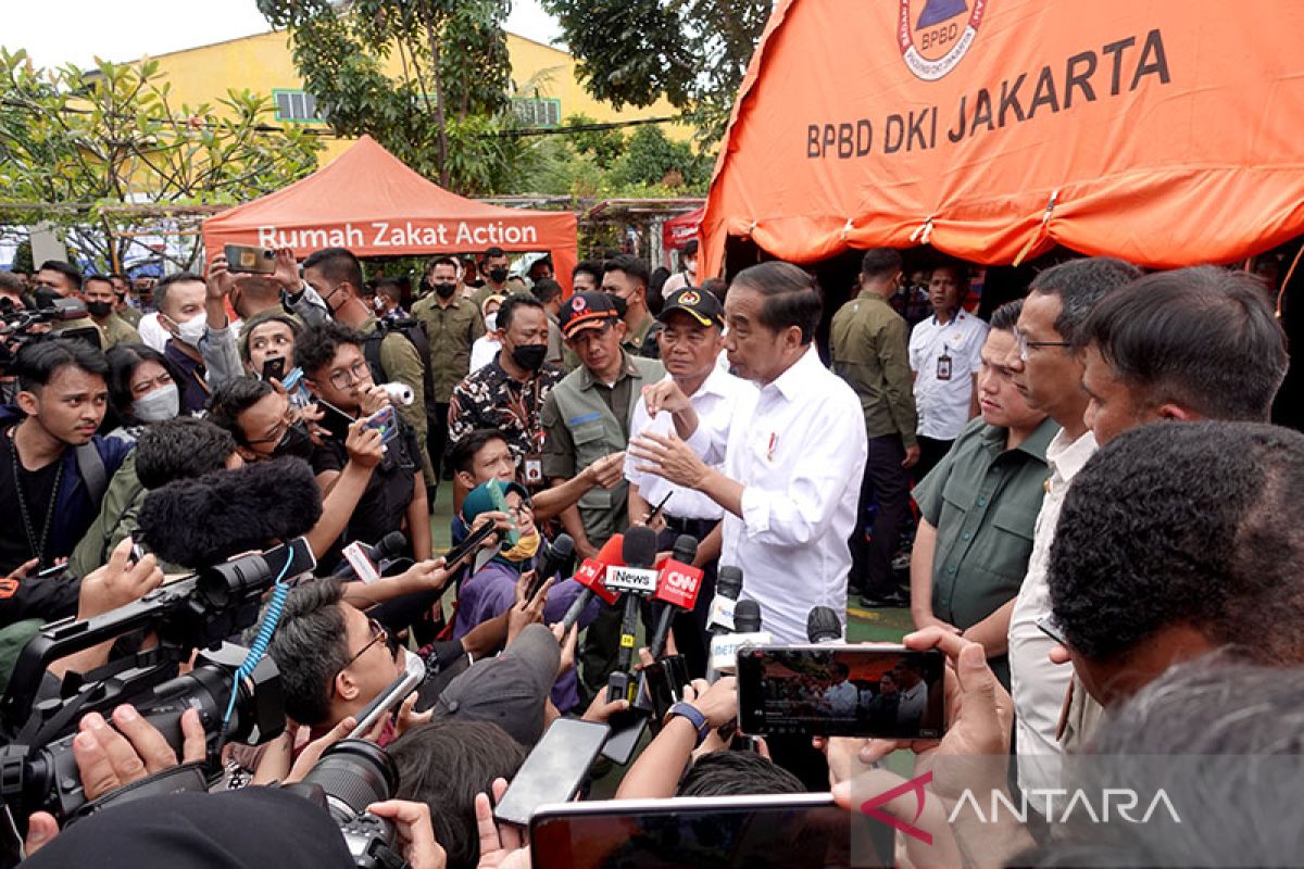 Jokowi perintahkan Menteri BUMN relokasi korban kebakaran Plumpang