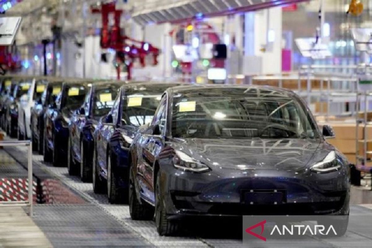Tesla jual 74.402 unit mobil listrik buatan pabrik Shanghai