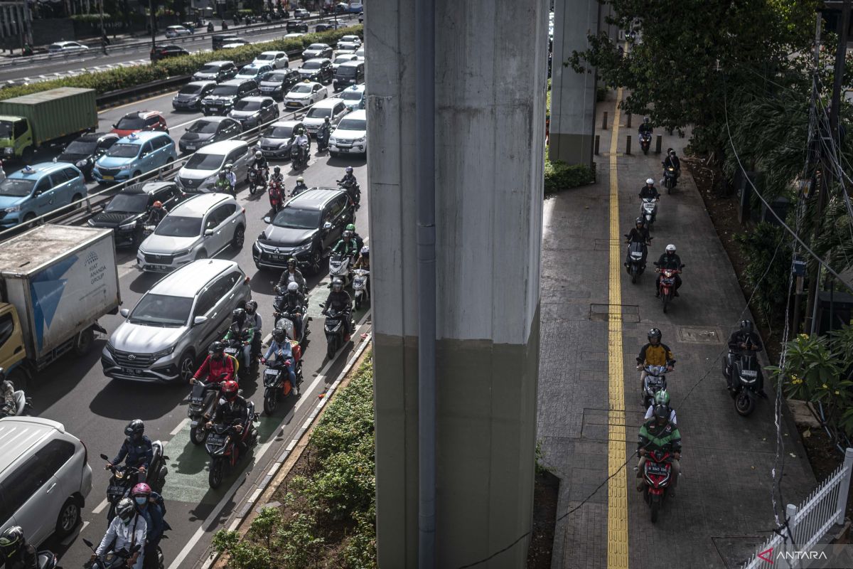 Wakil Ketua DPRD DKI desak pemprov juga atur jam pulang kerja