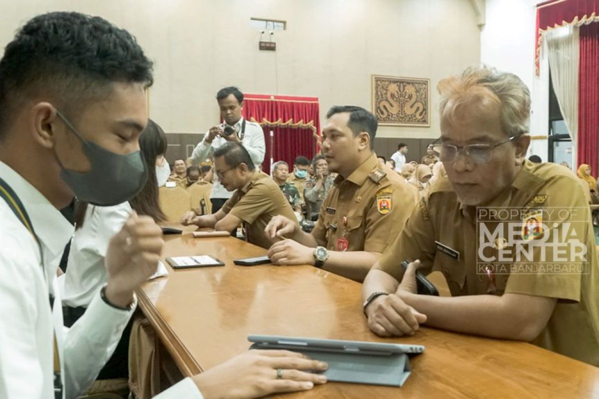 Wali Kota Banjarbaru minta ASN jadi panutan bayar pajak