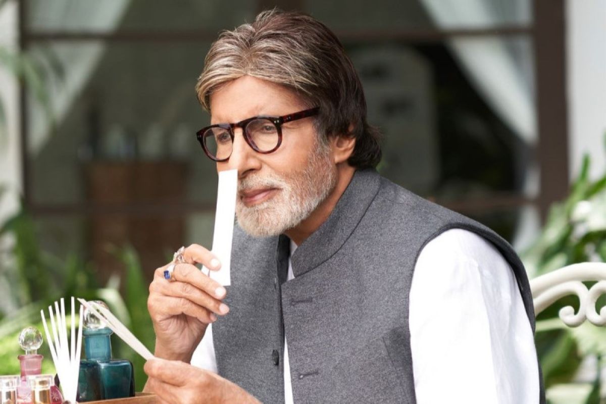 Amitabh Bachchan cedera tulang rusuk saat syuting film