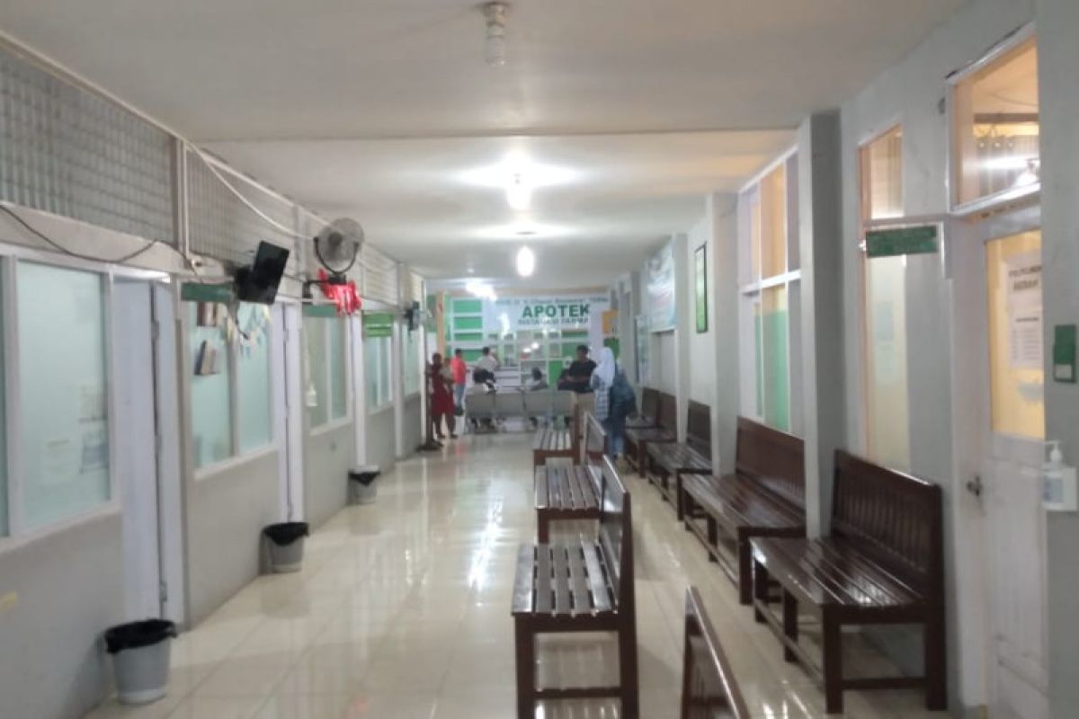 15 poliklinik di RSU Chasan Boesoerie  tidak melayani pasien